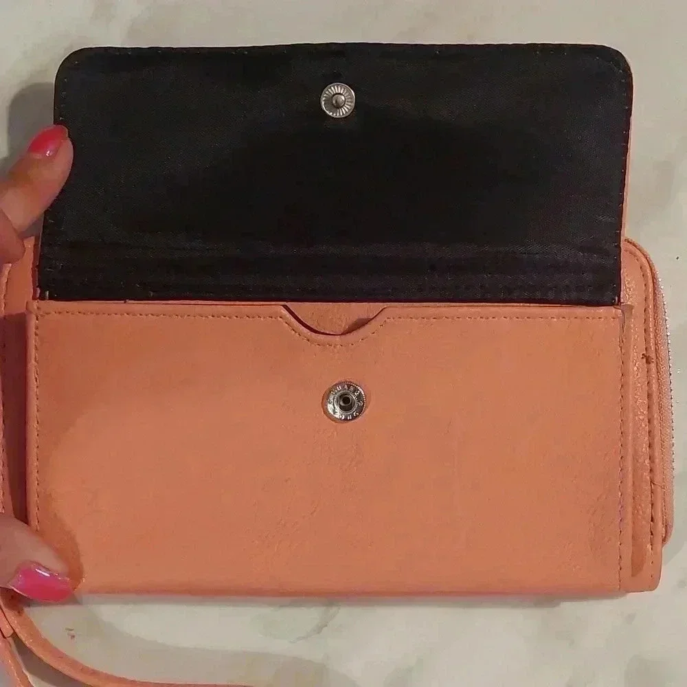 NWOT TAHARI PINK WRISTLET WALLET WITH IDENTITY PROOF LINING